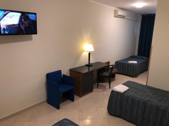Standard Triple room
