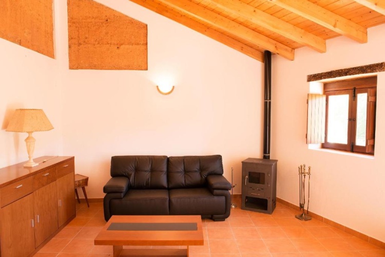 2 Bedrooms Cottage