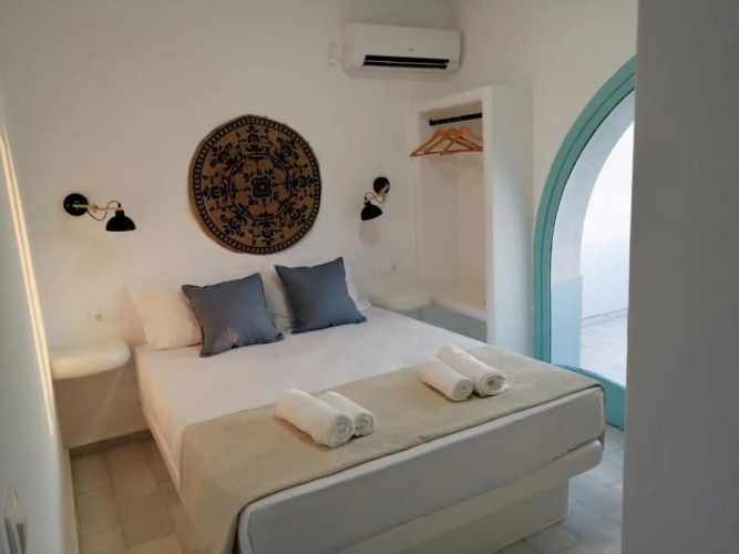 Plaka's house