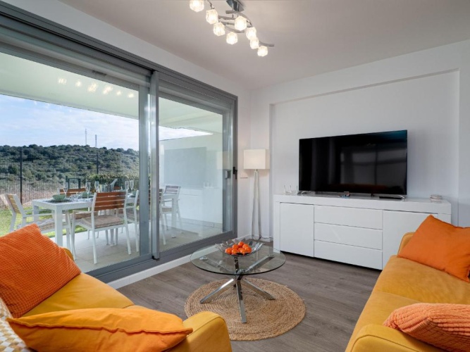 3 Bedrooms Apartment
