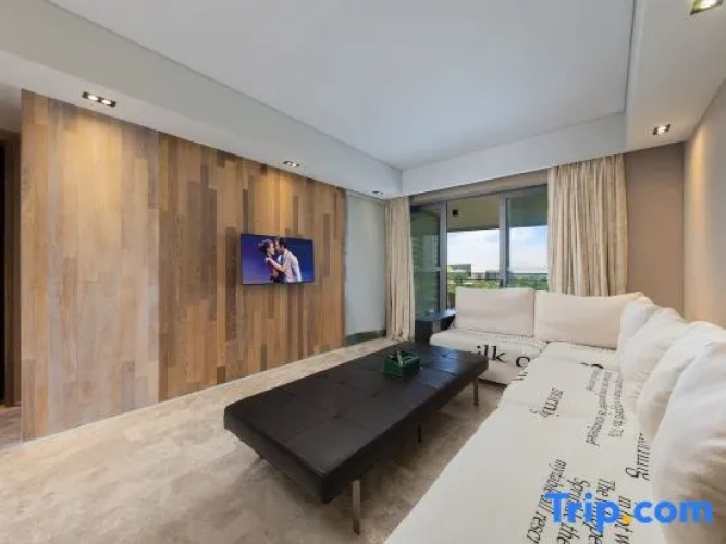 2 Bedrooms Suite with garden view