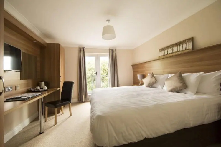 Riverside Suites Hotel