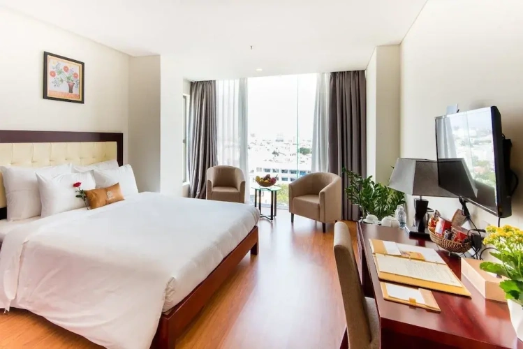 Deluxe Double room with city view