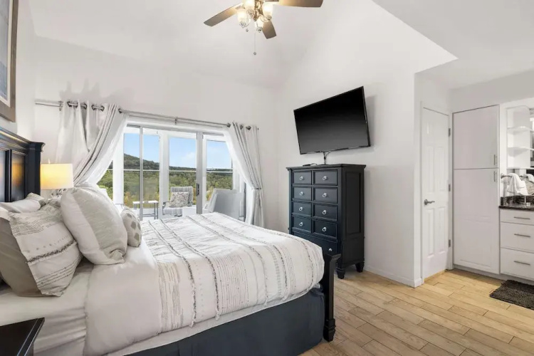 Vacay Getaway - Condo for 8