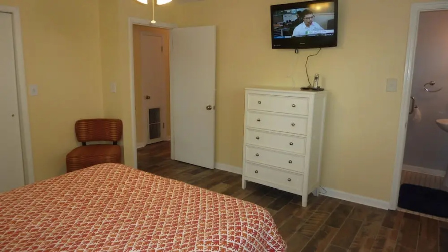 Mellow Yellow - 3 Br Home
