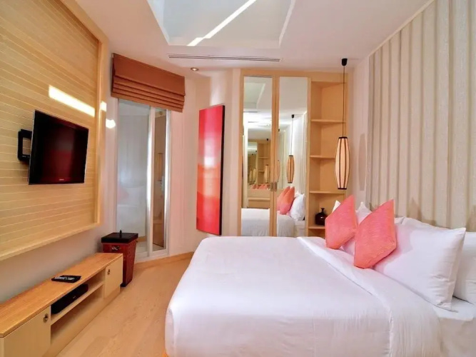 Beachfront Phuket Seaview Suites