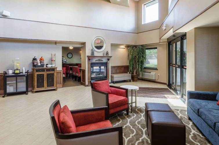 Comfort Inn & Suites West Springfield