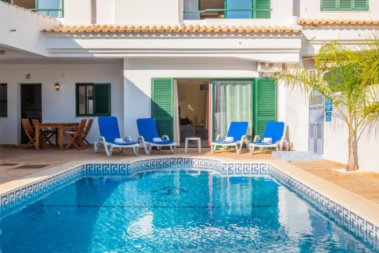 2 Bedrooms Villa