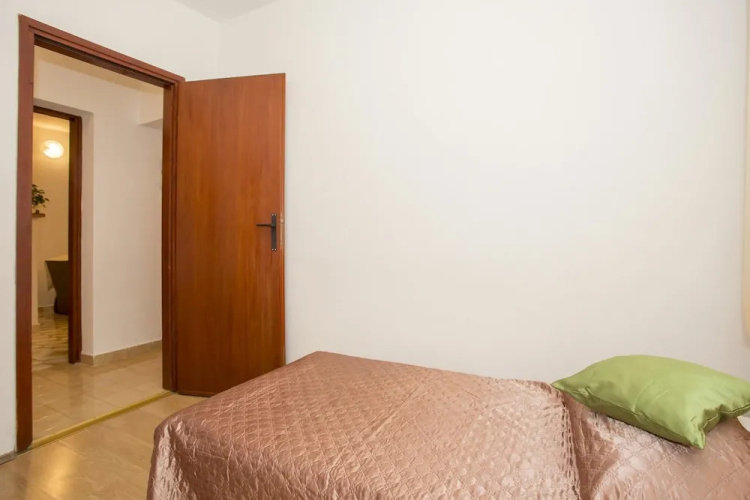 Apartment 34