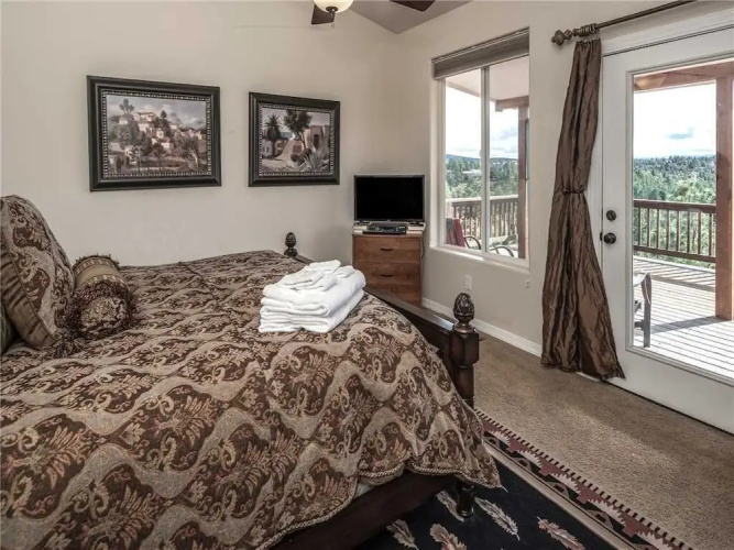 Casa Bien - Three Bedroom Cabin with Hot Tub