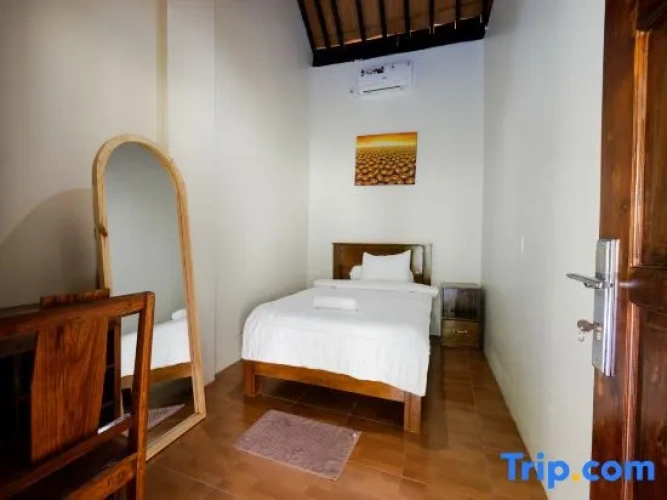 6 Bedrooms Villa