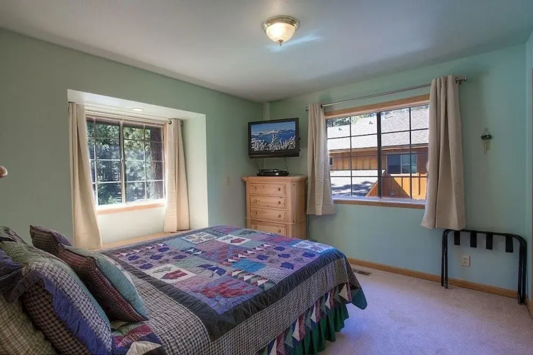 Bear Country 4 Bedroom Home by RedAwning