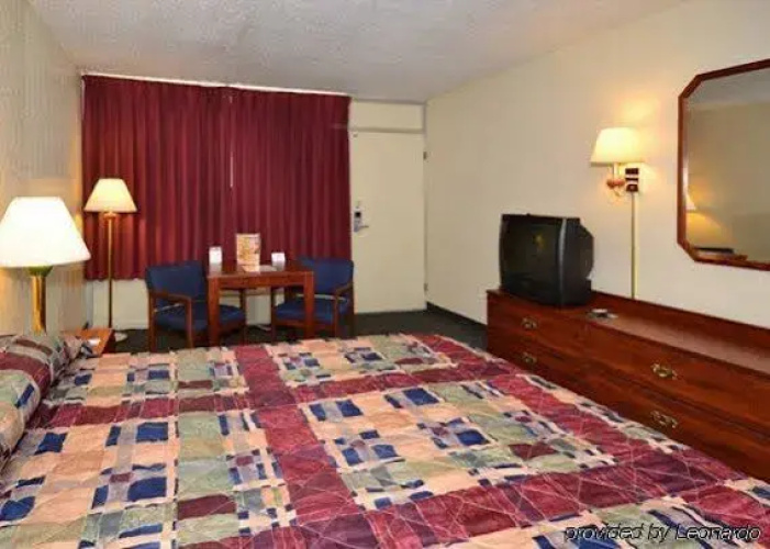 Rodeway Inn & Suites
