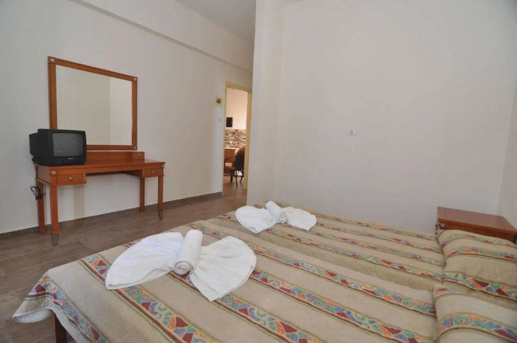 Hollywood Suites