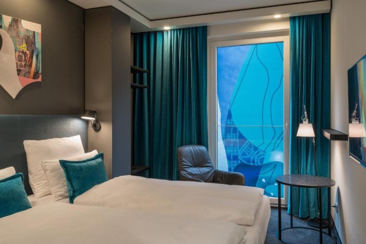 Standard Double room with city view