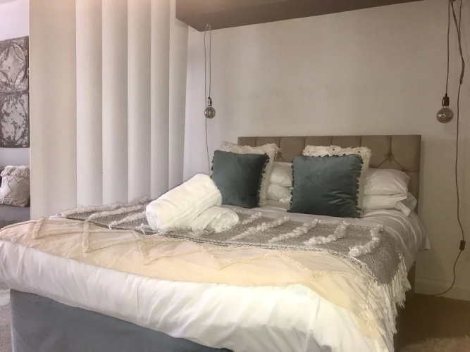 Flat 1 Queens Point