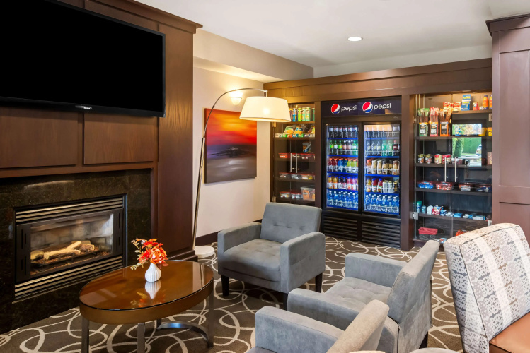 Best Western Plus Pitt Meadows Inn & Suites photo 12