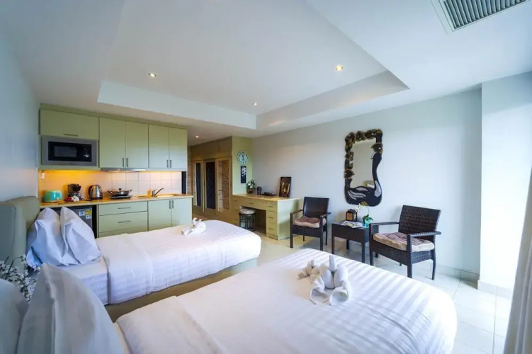 Beachfront Studio Condo-Seaview BW1