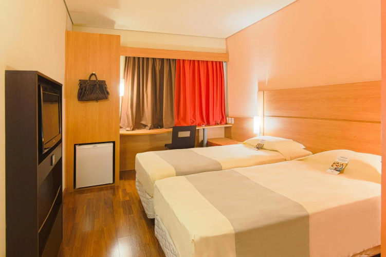 Ibis Canoas Shopping