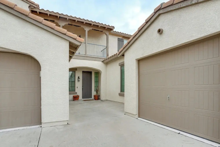 Pool, Views & Ample Space! Sunny Goodyear Retreat