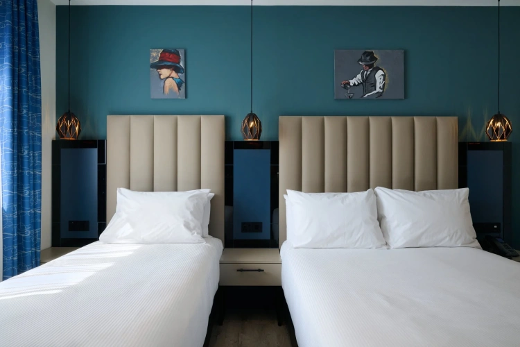 Standard Triple room