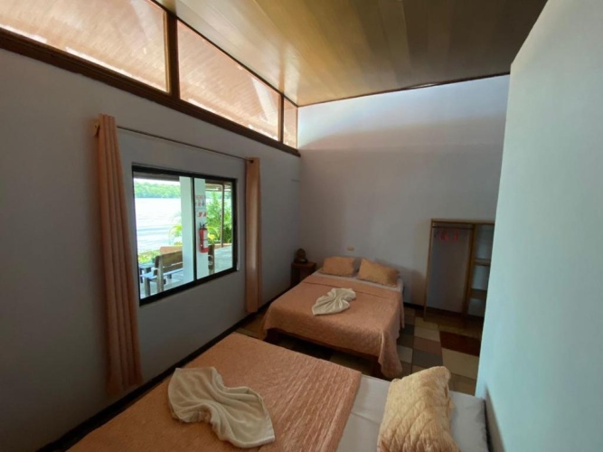 Standard Quadruple room with lake view