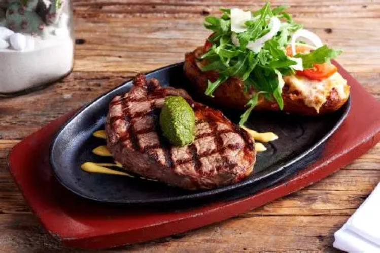 Palm Beachfront Estate Sunset Atlantis views - Image 10