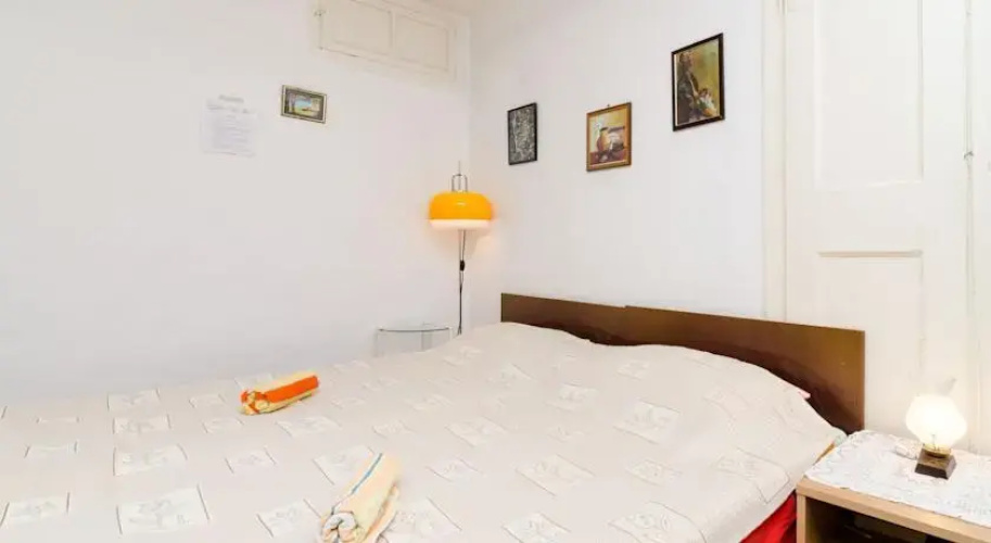 Room Divna Old Town