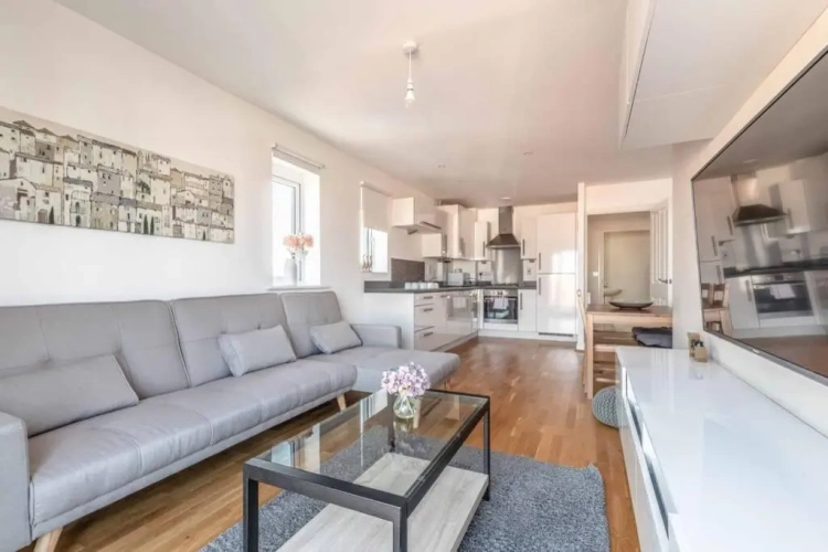 2 Bedrooms Apartment