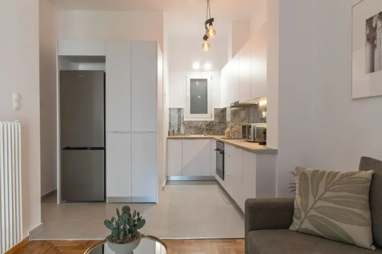 Fresh 2 Bdrm Apt in Koukaki