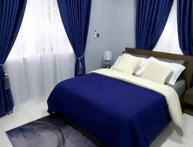 3 Bed Flat - Sleeps 6 - Parking - Wifi