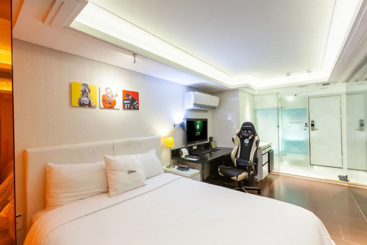 I Hotel