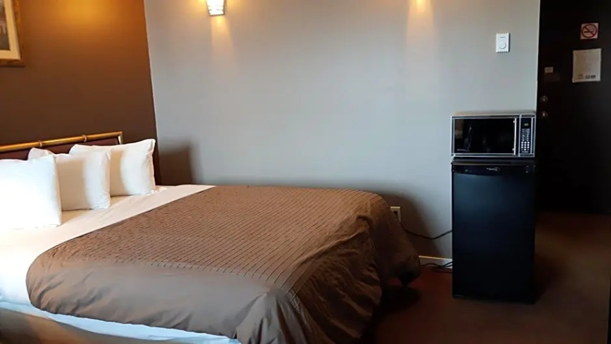 Canway Inn & Suites