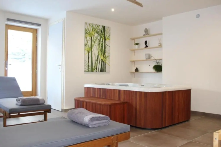 Standard Quadruple room with garden view