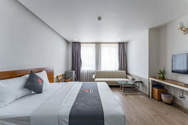 Deluxe Double room with city view