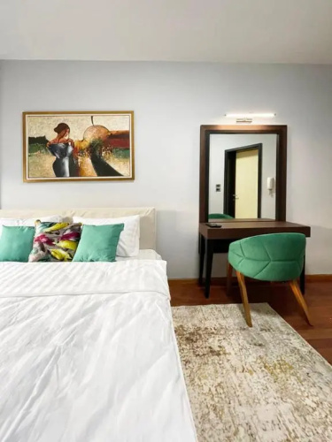 He-Ra Apartment 4