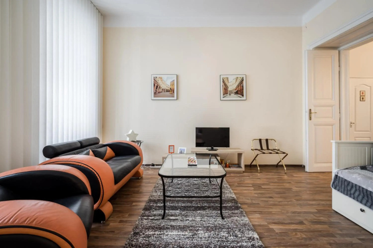 BpR Pyvo Street Home with balcony