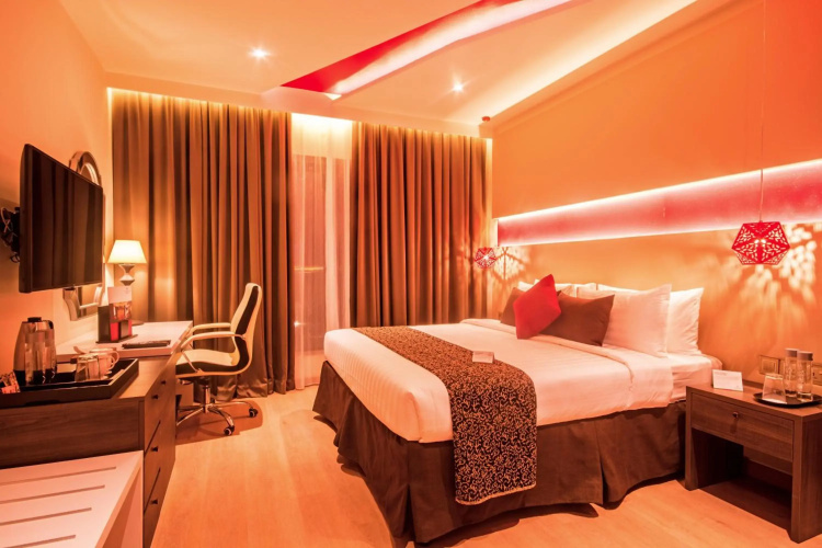 Carnelian By Glory Bower Hotel