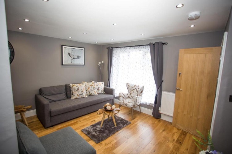 3 Bedrooms Apartment