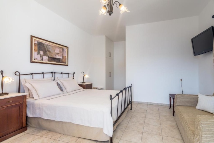 Standard Double room with partial sea view