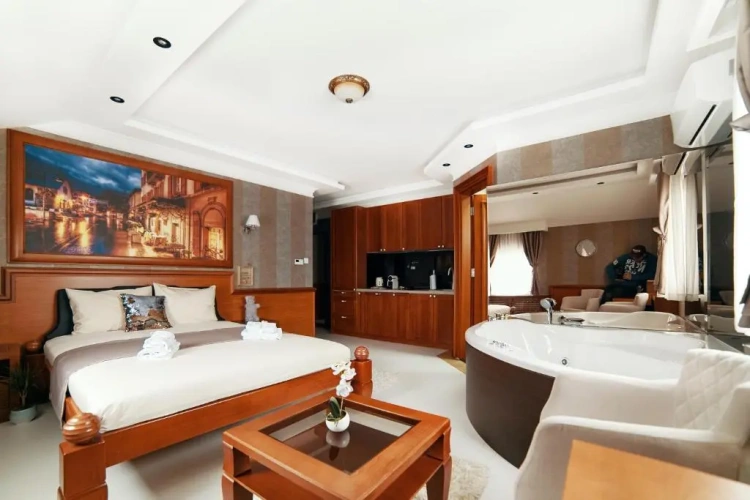 Deluxe Apartment