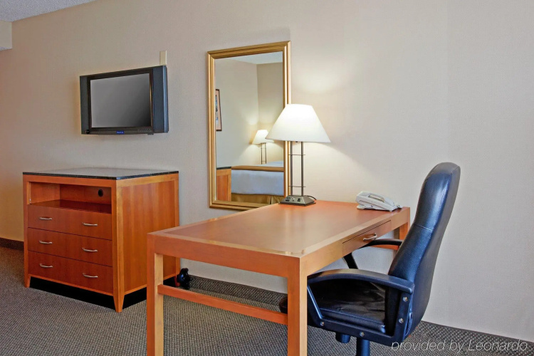 Holiday Inn Express Hotel & Suites Ventura by IHG