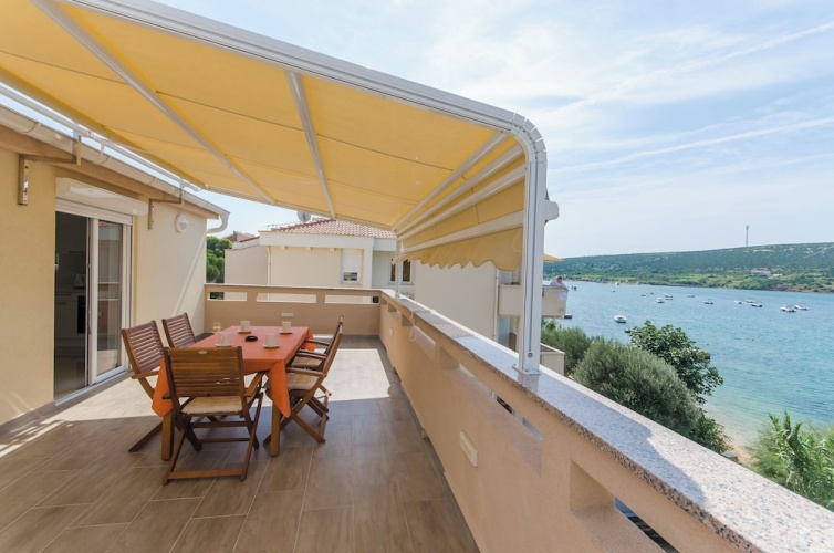 Apartment with balcony