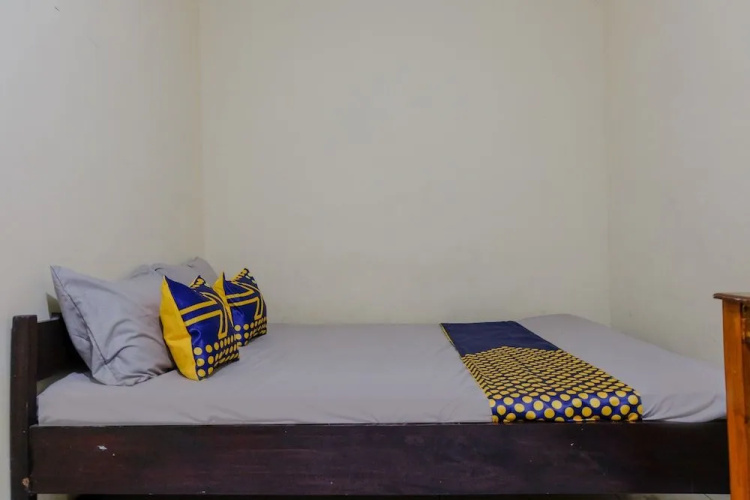 SPOT ON 1710 Sawojajar Inn