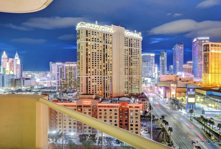Luxury Double Suite with city view