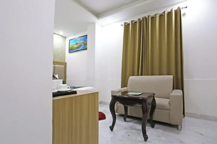 Hotel Decent Suites