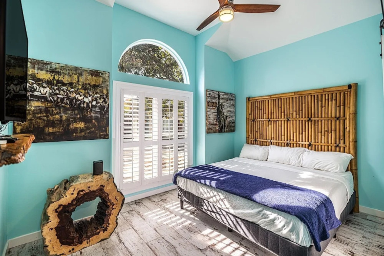 8852 Bay Pine 3 Bedroom Home by RedAwning