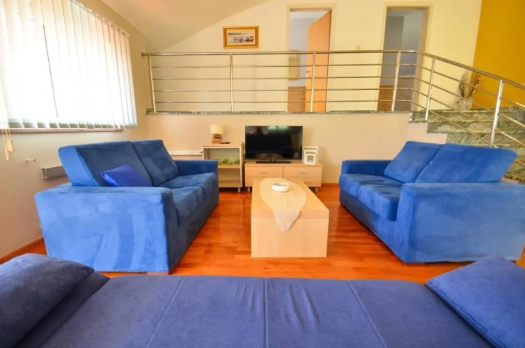 3 Bedrooms Apartment