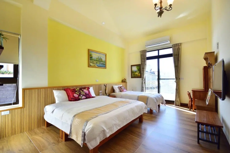 Standard Triple room with balcony