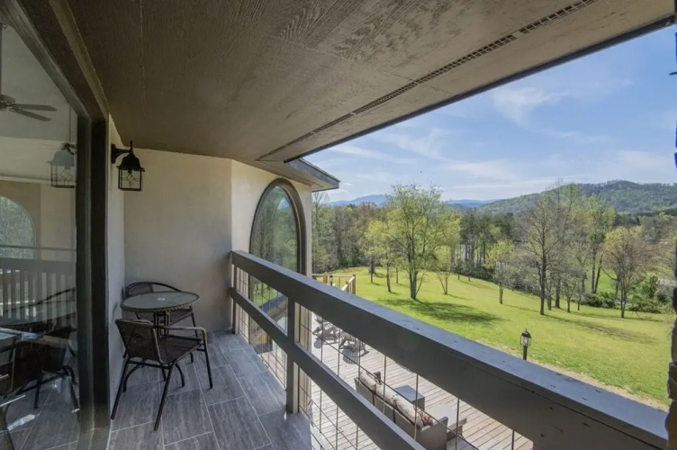 Crestview Estate By Heritage Cabin Rentals